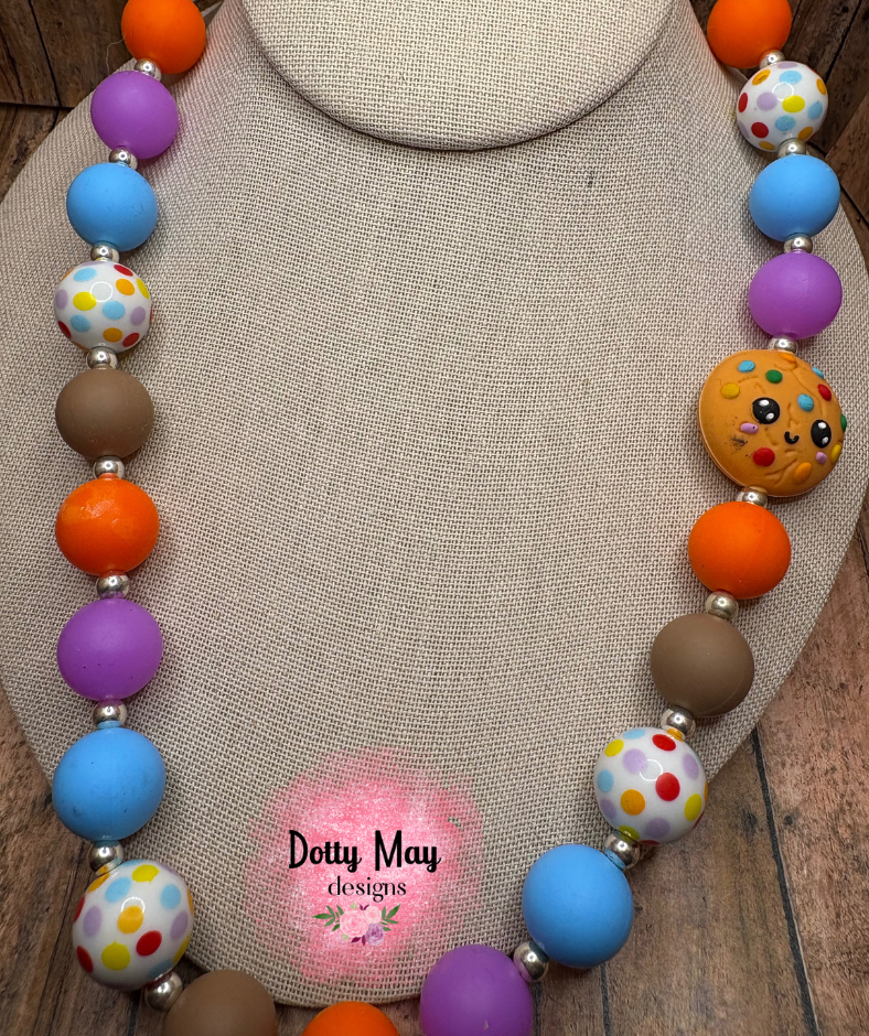 6a619c6ea15b5f2766344e95_cookie-necklace_1786411096107.png