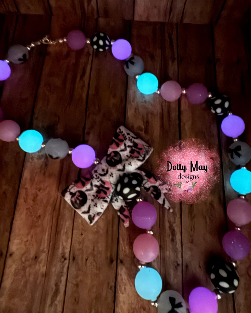 6a619c6ea15b5f2766344e95_ghost-girly-bow-chunky-necklace-3_1790210421799.png