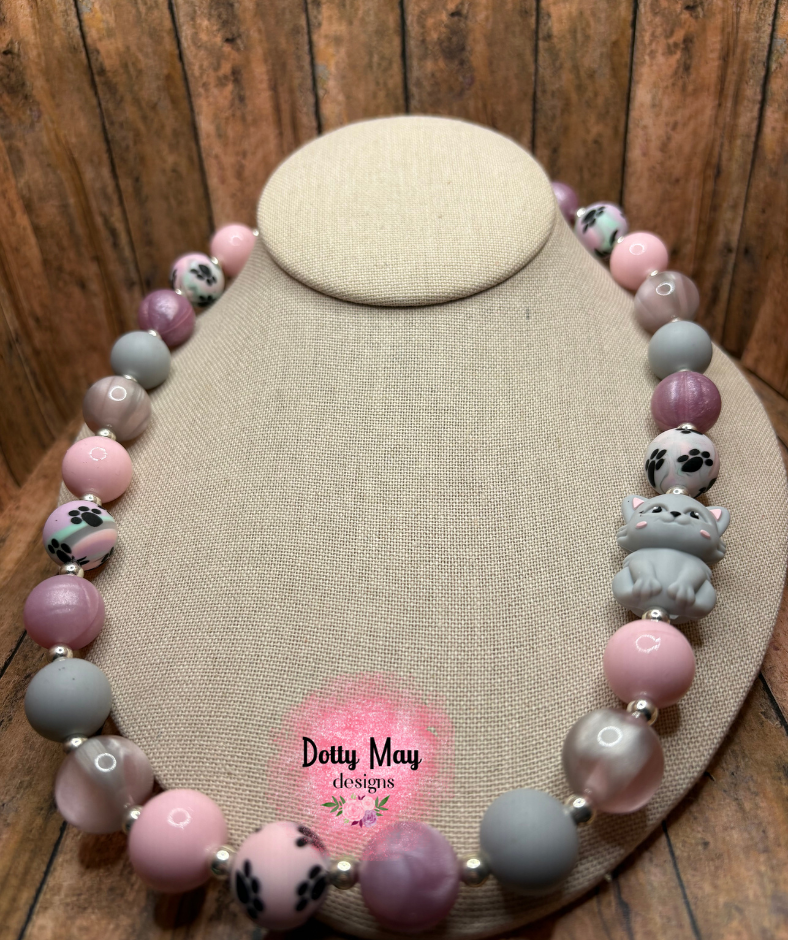 6a619c6ea15b5f2766344e95_gray-cat-necklace-2-_1786239730407.png