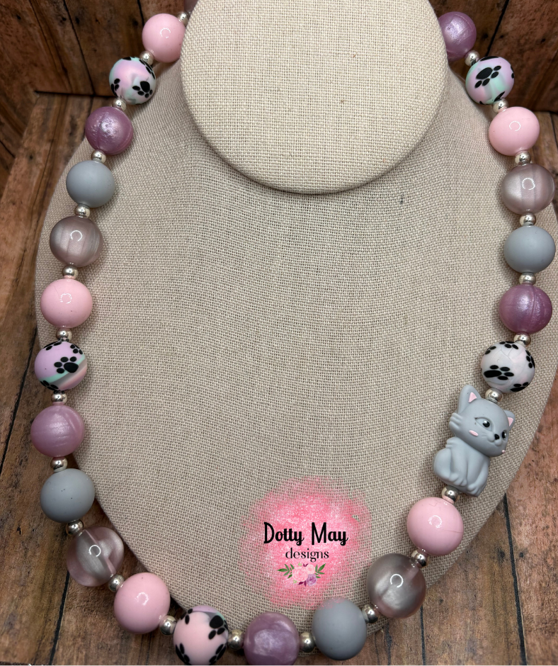 6a619c6ea15b5f2766344e95_gray-cat-necklace-3-_1786239691459.png
