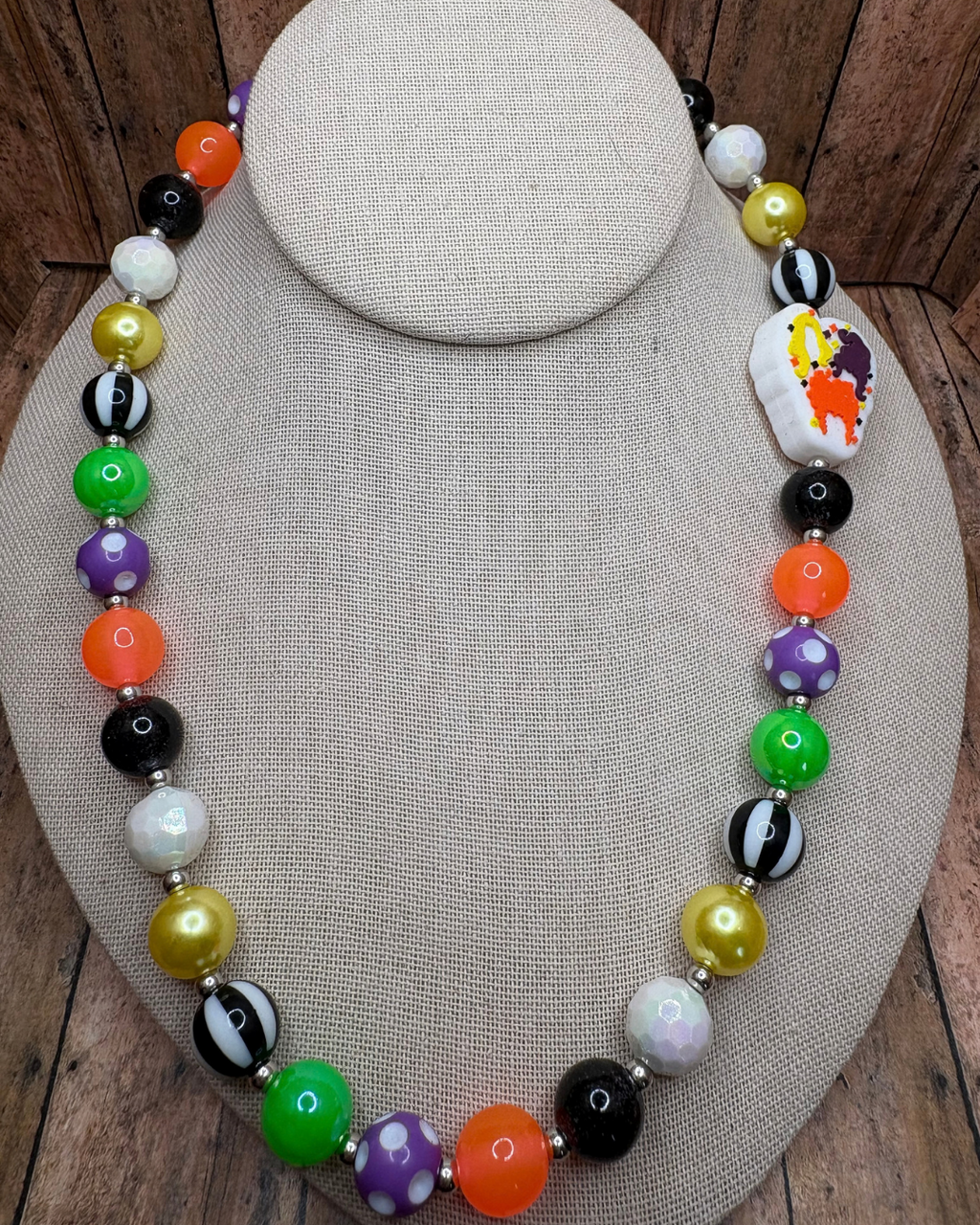 6a619c6ea15b5f2766344e95_hocus-pocus-chunky-necklace-1_1791046060418.png